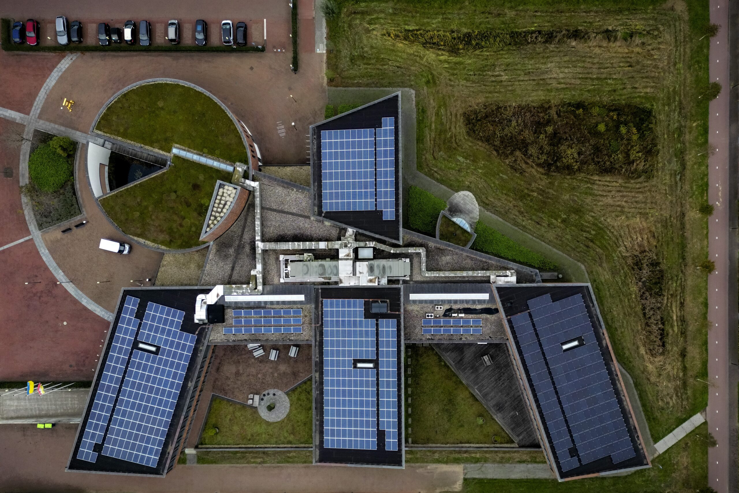 Geen btwvrijstelling voor zonnepanelen op openbare gebouwen Energeia