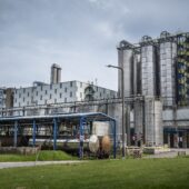 Kabinet ziet toekomst in kleinere, groene basischemie